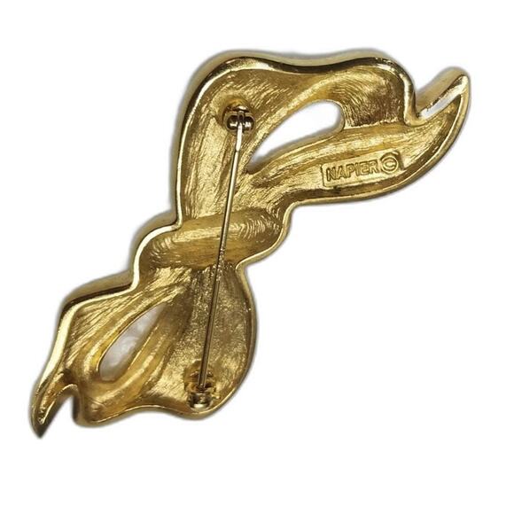 Napier Signed Polished Gold Tone Retro Bow Ribbon Brooch Safety Latch Vintage - Picture 5 of 6